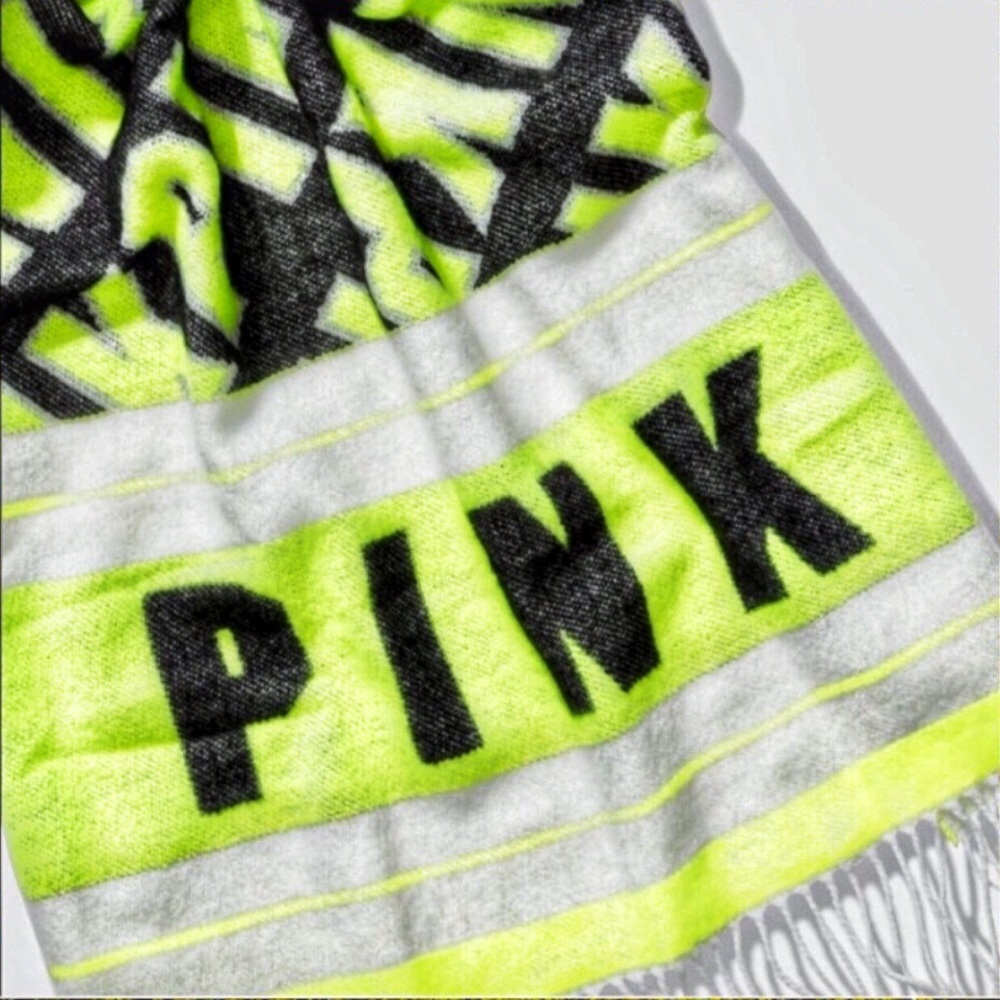 PINK VS BLANKET SCARF